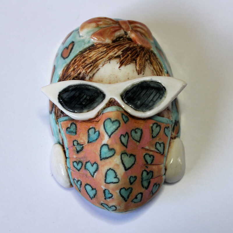 Woman wearing a facemask and sunglasses